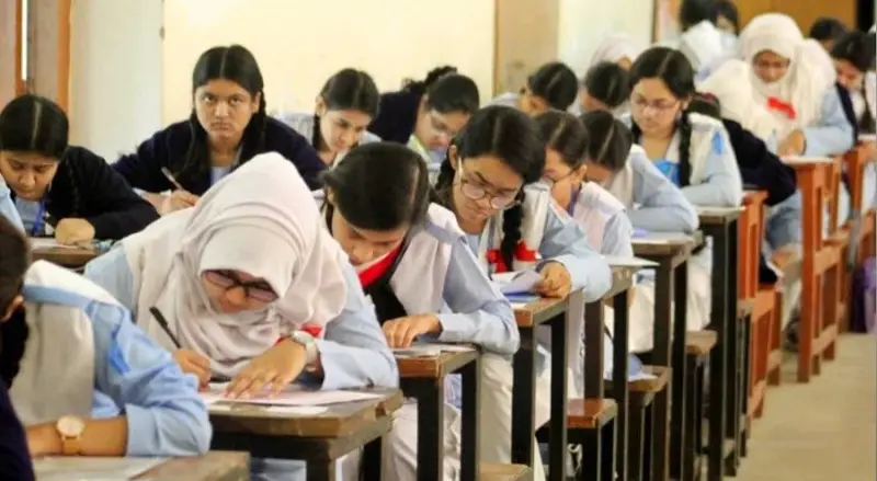 ৮ শিক্ষা বোর্ডের অধীনে এইচএসসি পরীক্ষা শুরু হচ্ছে কয়েক ঘন্টায়
